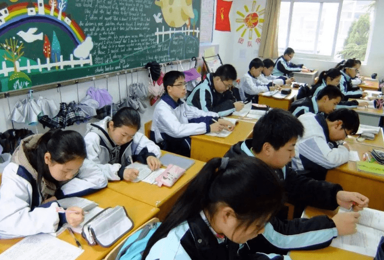 优质课体育教师简介 a43487820f1e4a31b96ca3af33f6d55c.png