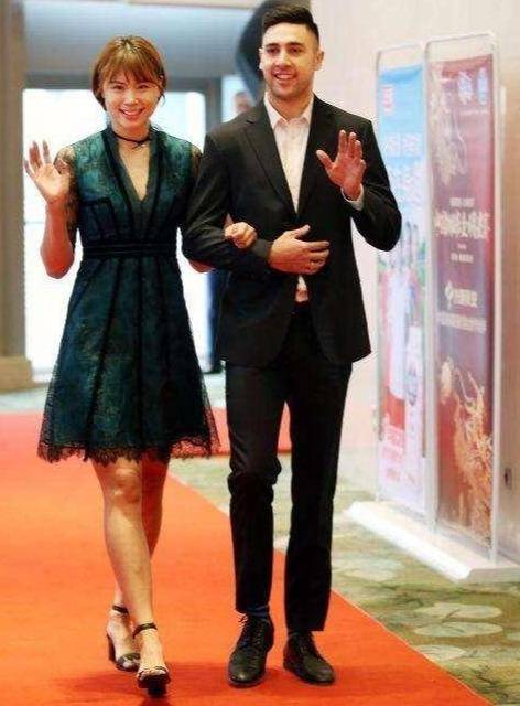 曾春蕾裙装礼服,身高体长,笑容治愈,她是女排身材最好的队员!