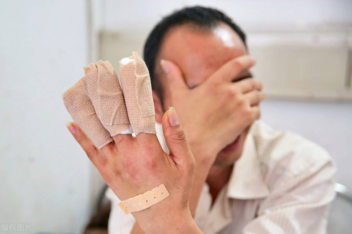 原创社保知识分享什么情形应当认定为工伤认定时间是多久