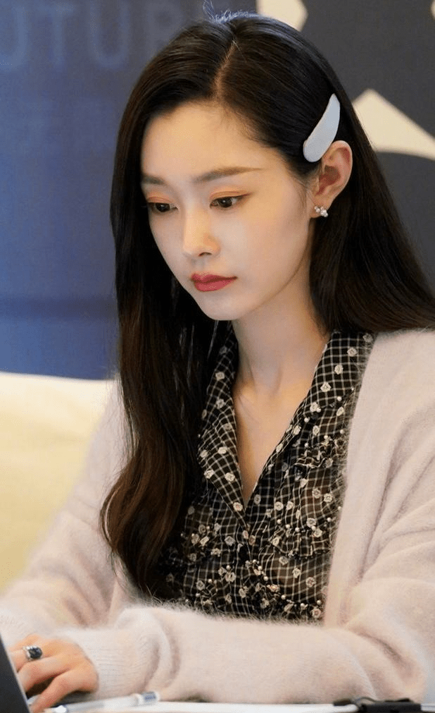 《爱的理想生活》收官,超级甜妹戴希希的穿搭,清新温柔又俏皮