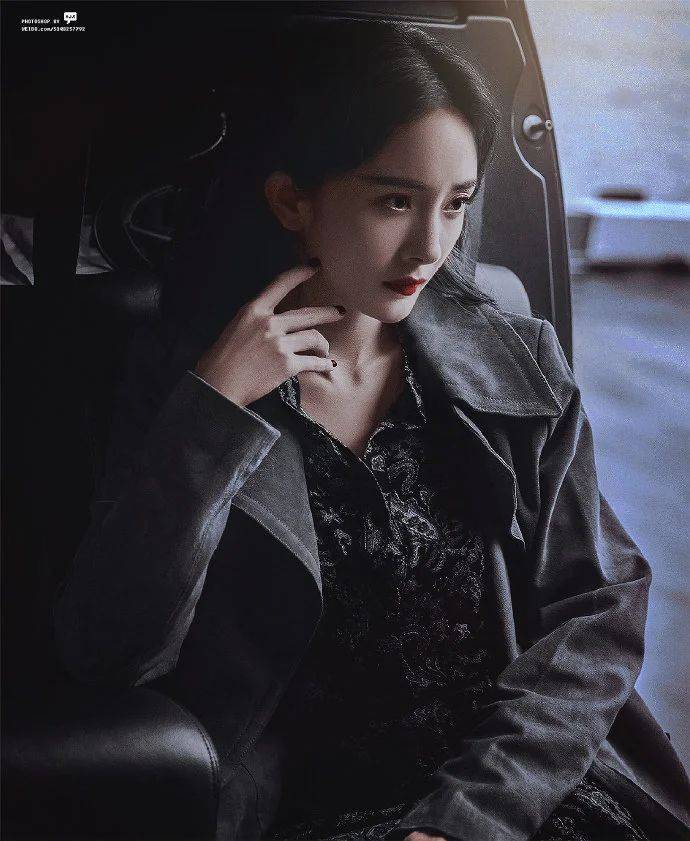 杨幂壁纸超漂亮的黑玫瑰猎人今日又是谁在猎取芳心呢