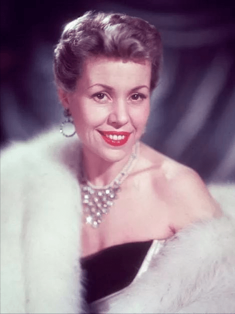 菲利普亲王风流史,女明星女主播甚至亲家母,女王74年婚姻真煎熬_彭妮