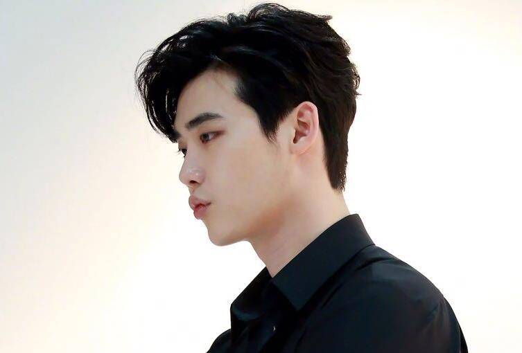 0绯闻0黑料 26部大男主作品 李钟硕为啥糊得悄无声息 Mouth