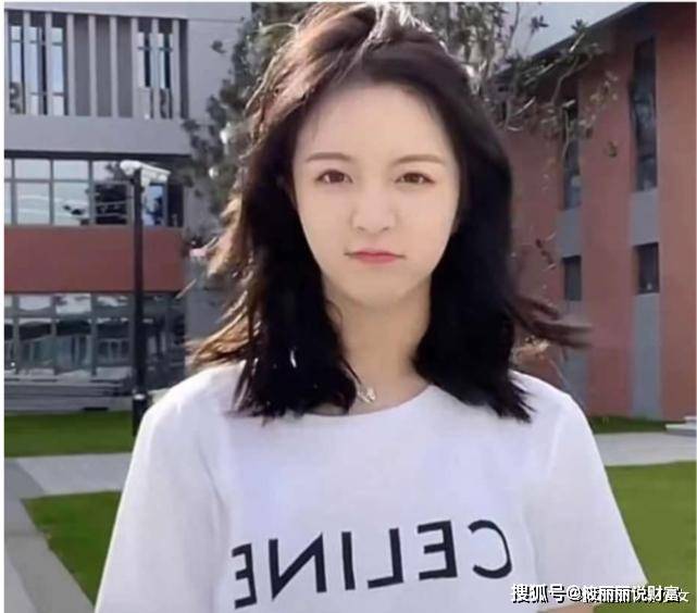 原创曾经的第一美女网红莉哥复出装嫩扮可爱看着心酸