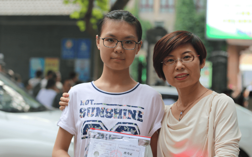 原创女儿考上清华大学,母亲激动发朋友圈分享喜悦,却无人向她道喜