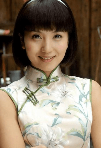 大波浪长发搭配旗袍是什么样的呢?