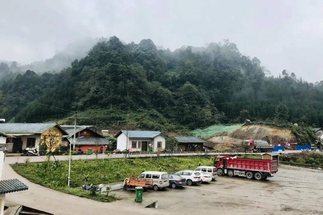 情系马边暖彝乡 华侨城与四川马边签约谷溪美村项目