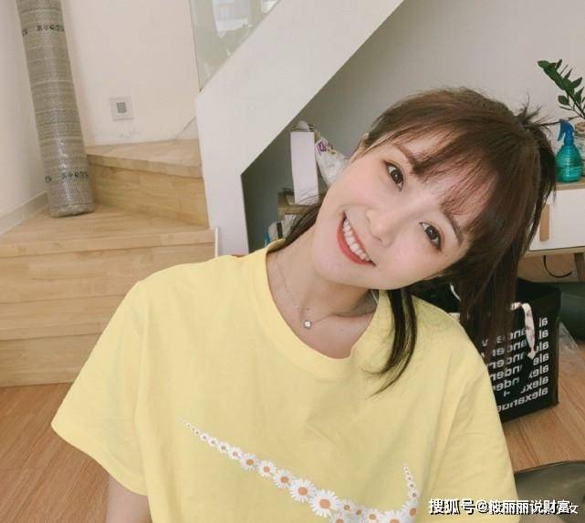 原创曾经的第一美女网红莉哥复出装嫩扮可爱看着心酸