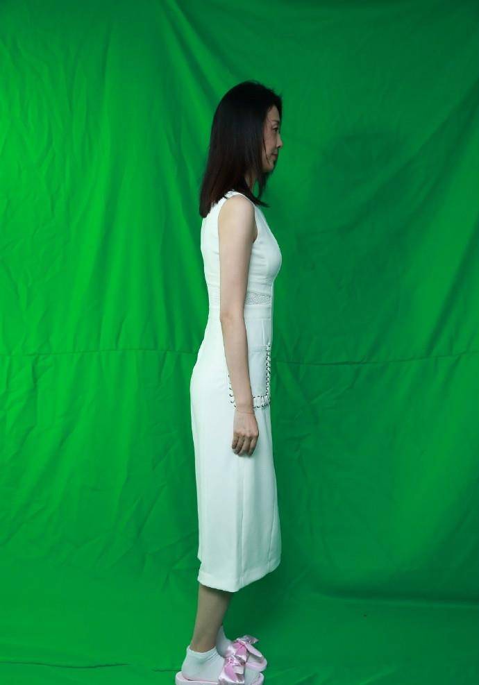 倪景阳太有辨识度了,单眼皮已足够清纯,1米82穿白裙比例更抢镜_身材