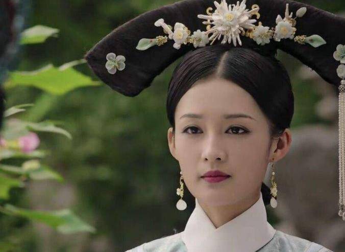 乾隆最爱的异域妃子,大龄二婚嫁给乾隆,得到乾隆一生恩宠_容妃