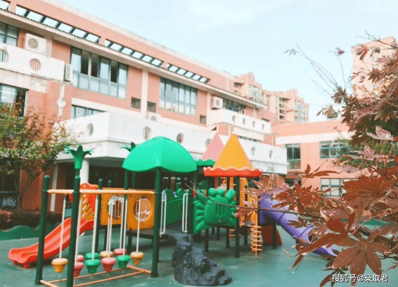 原创一张幼童闻脚照片被曝光暴露红黄蓝的不堪这次又出事了