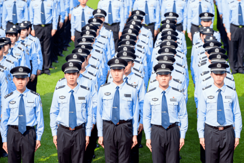 南粤新警展风采藏蓝青春正当时