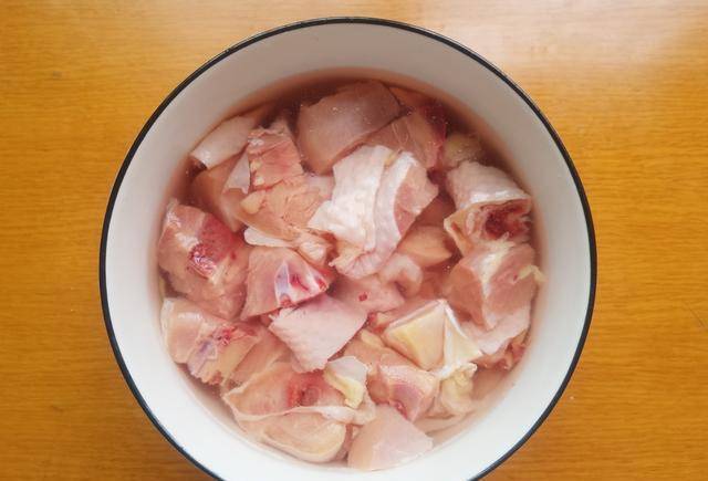 改良版黄焖鸡做法汤汁鲜美鸡肉滑嫩用来拌饭太香了