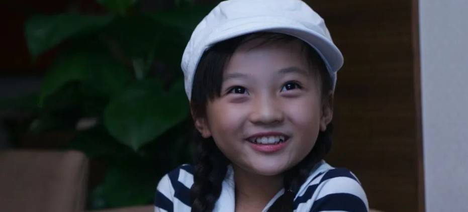 两童星一个被张艺谋看中,一个被冯小刚看中,今现状却天差地别!_林妙可