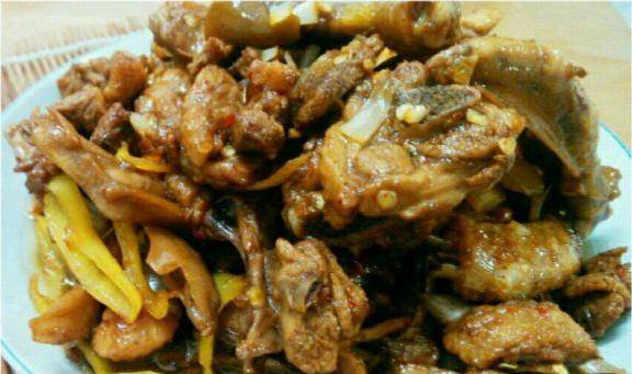 原创广西十大名菜之一,藏在菜市场里20年,现炒现吃,一天收入3万元