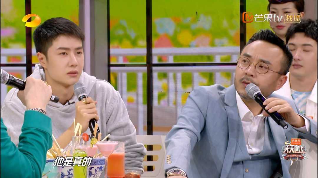 《天天向上》:王一博偷偷地看钱枫卡片,这小脑袋也太可爱了吧_嘉宾
