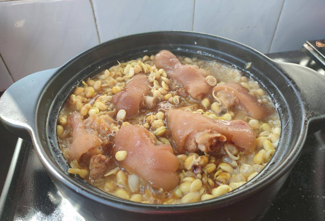 猪脚炖什么营养最好 5bd070493a874d23be45a38901f0fb85.jpeg