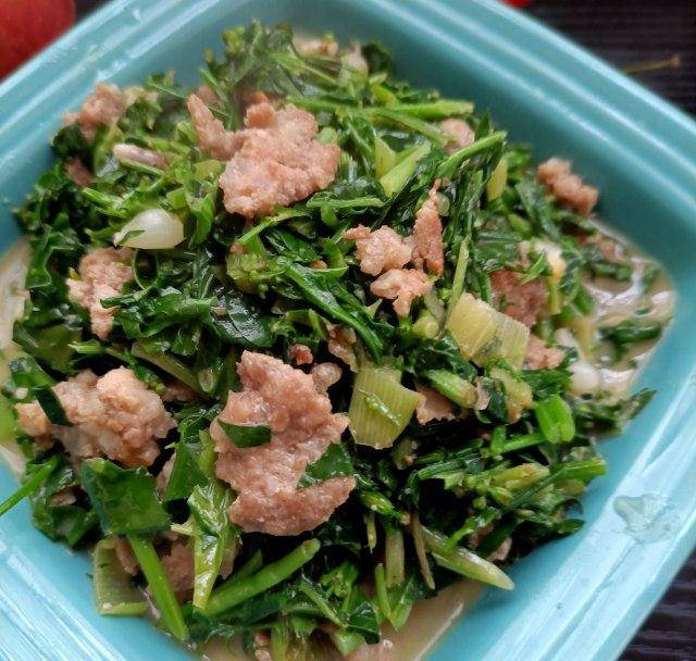 炒什么菜下饭又简单 c0e901a45cd0435f808028de69952340.jpeg