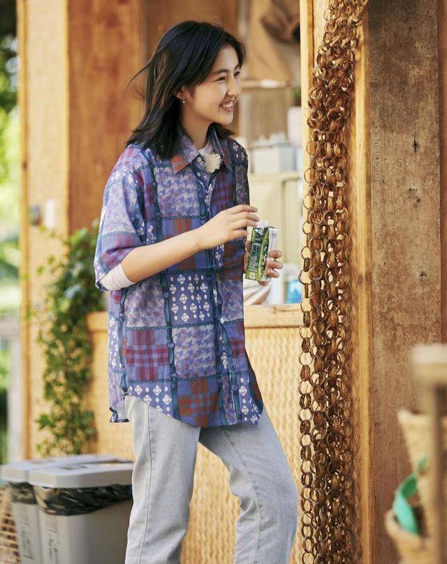 慵懒风裤子搭配衬衫的方法 f568a2fe1a2946a3aaf276c4c5327df6.jpeg