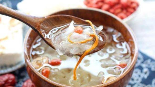 银耳怎么泡发才能吃 09afc2589f4e491f9c90f6ab44dd25bd.jpeg