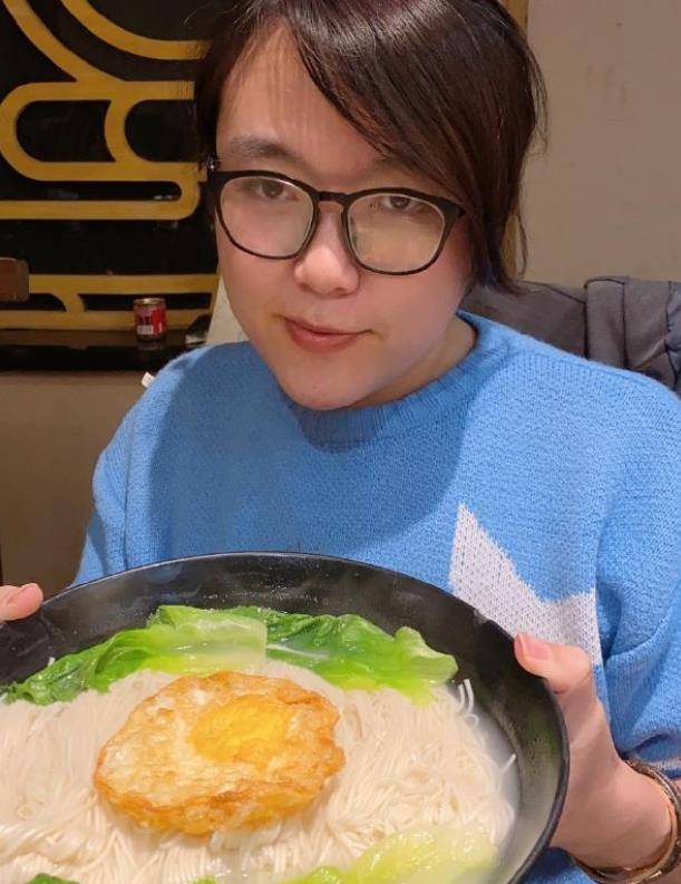 有说他是男的,也有说他是女的,在他的个人资料里,官方显示是性别男