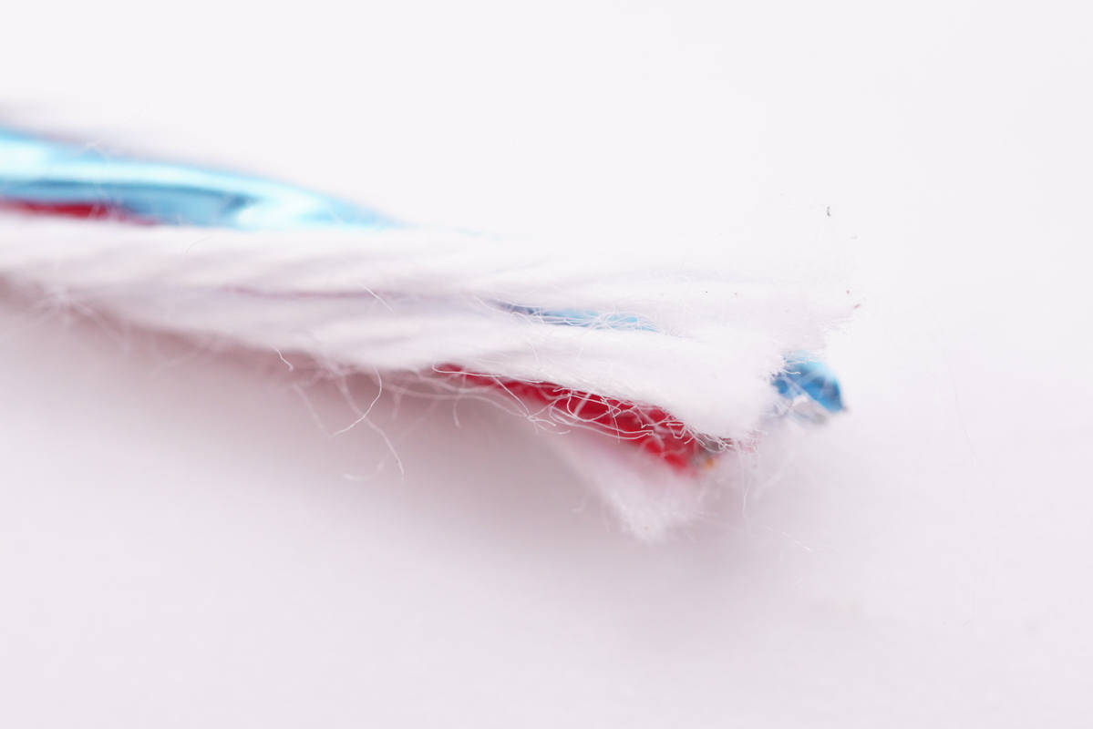 内置|讯光电子0.8米USB4数据线拆解，内置赛普拉斯控制器