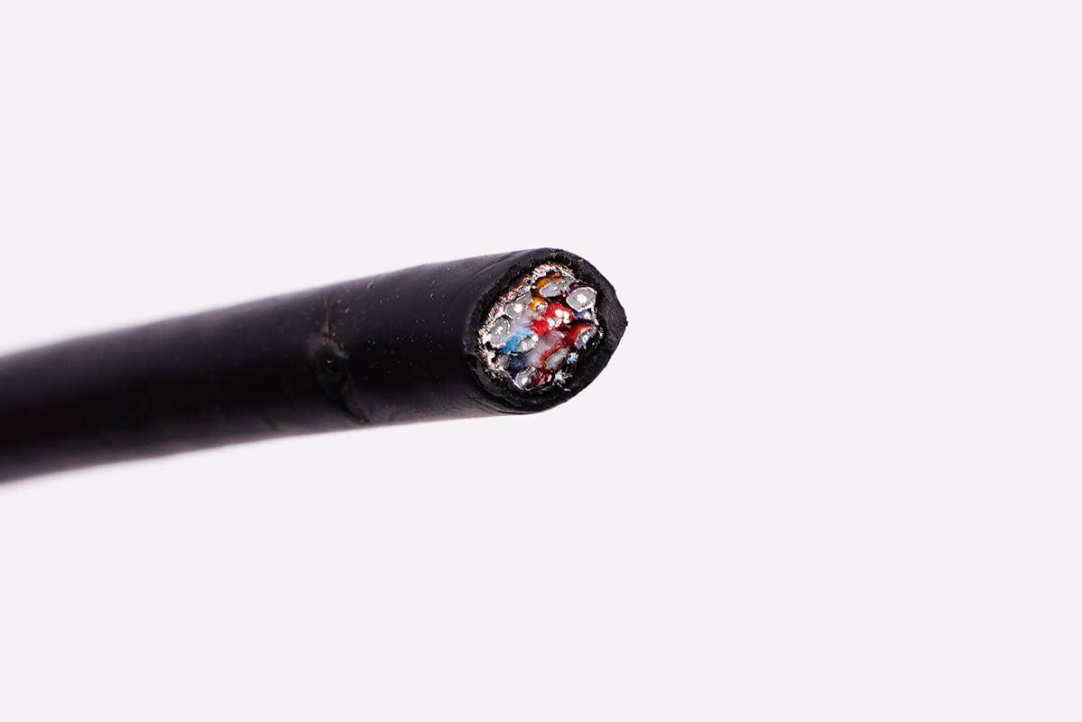 内置|讯光电子0.8米USB4数据线拆解，内置赛普拉斯控制器