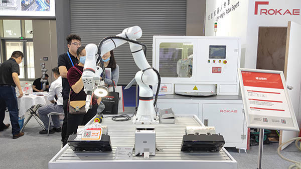 协作机器人和工业机器人区别 0d49e09a1cca4adfb185a801b628c463.jpeg