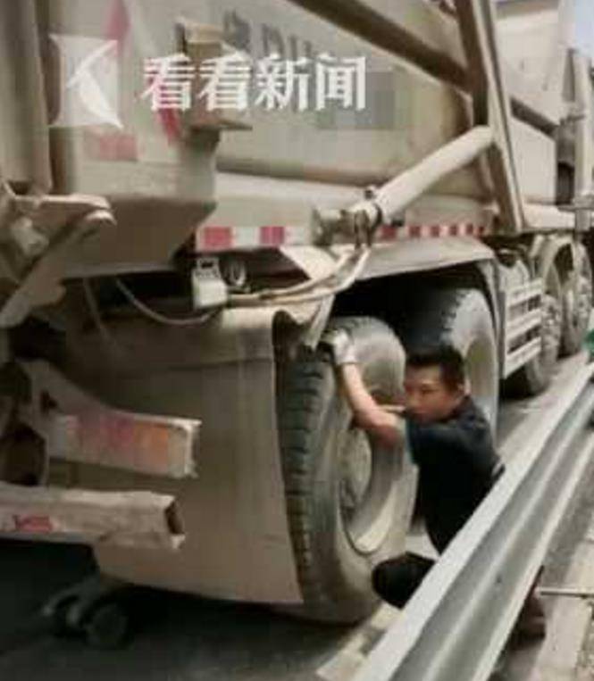 天价修理费 高速上爆胎救援车不请自来 换胎1100 不换收500 阿辉