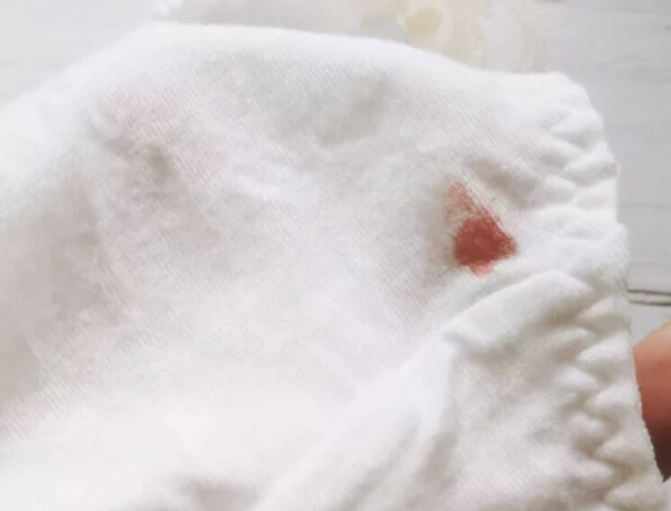 宫颈癌半年,腹痛以为是胃病,医生:3个异常有其一,早查hpv