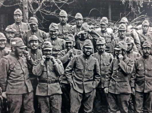 四个日军押解几千战俘 a92ddce87e974d858e1025881adf9ddc.png