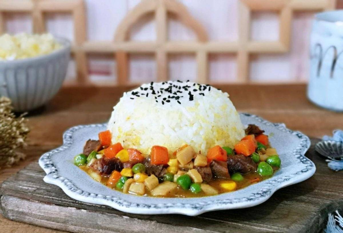 米饭搭配鸡胸肉 d41c9f34d31e4a418c733815ca5d90cf.jpeg