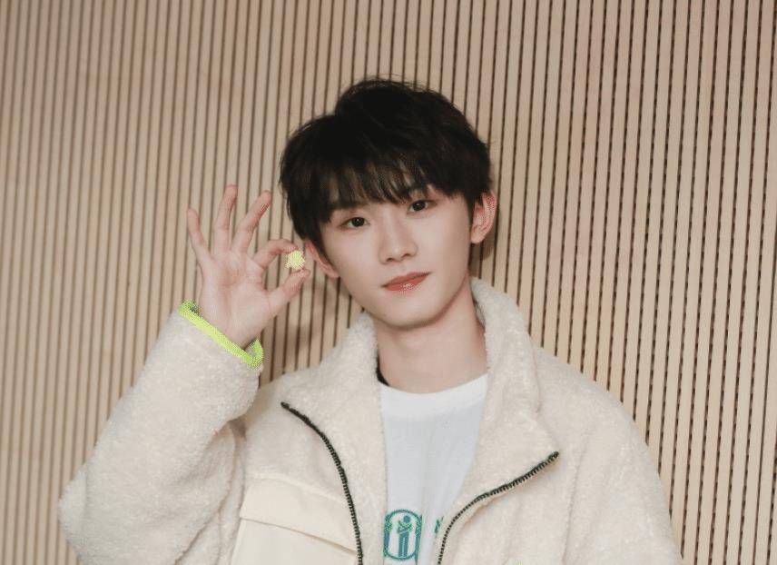 易烊千玺的电影经典片段 115ef1af50fe4db68a0c23302567a2d8.jpeg