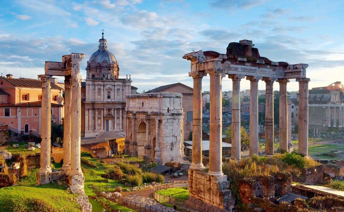 罗马城最初是在台伯河旁的七座山丘上建成的,又被称为"七丘之城",它历