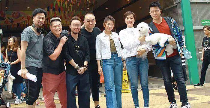 自2018年起,身高一米六,留着长发及胡须的黎伟业高