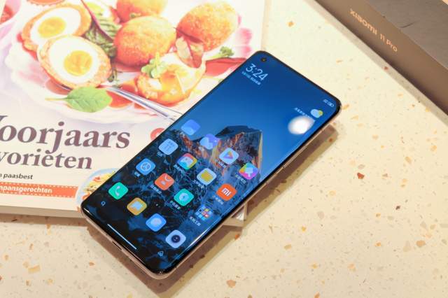 小米11pro进入高端市场天花板配置同档最强无可挑剔