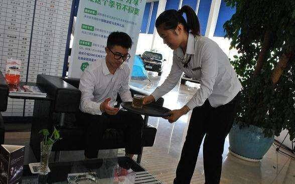 老婆做销售变强人申请净身出户女儿商场偶遇抱着不放