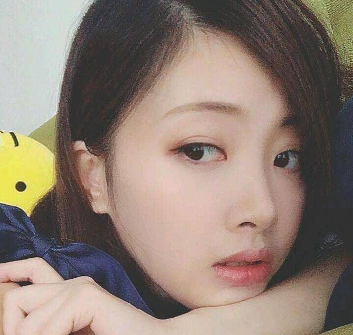 据了解崩牙驹与第三任妻子杨爱贞育有一女,名为尹倩君,结合年龄以及