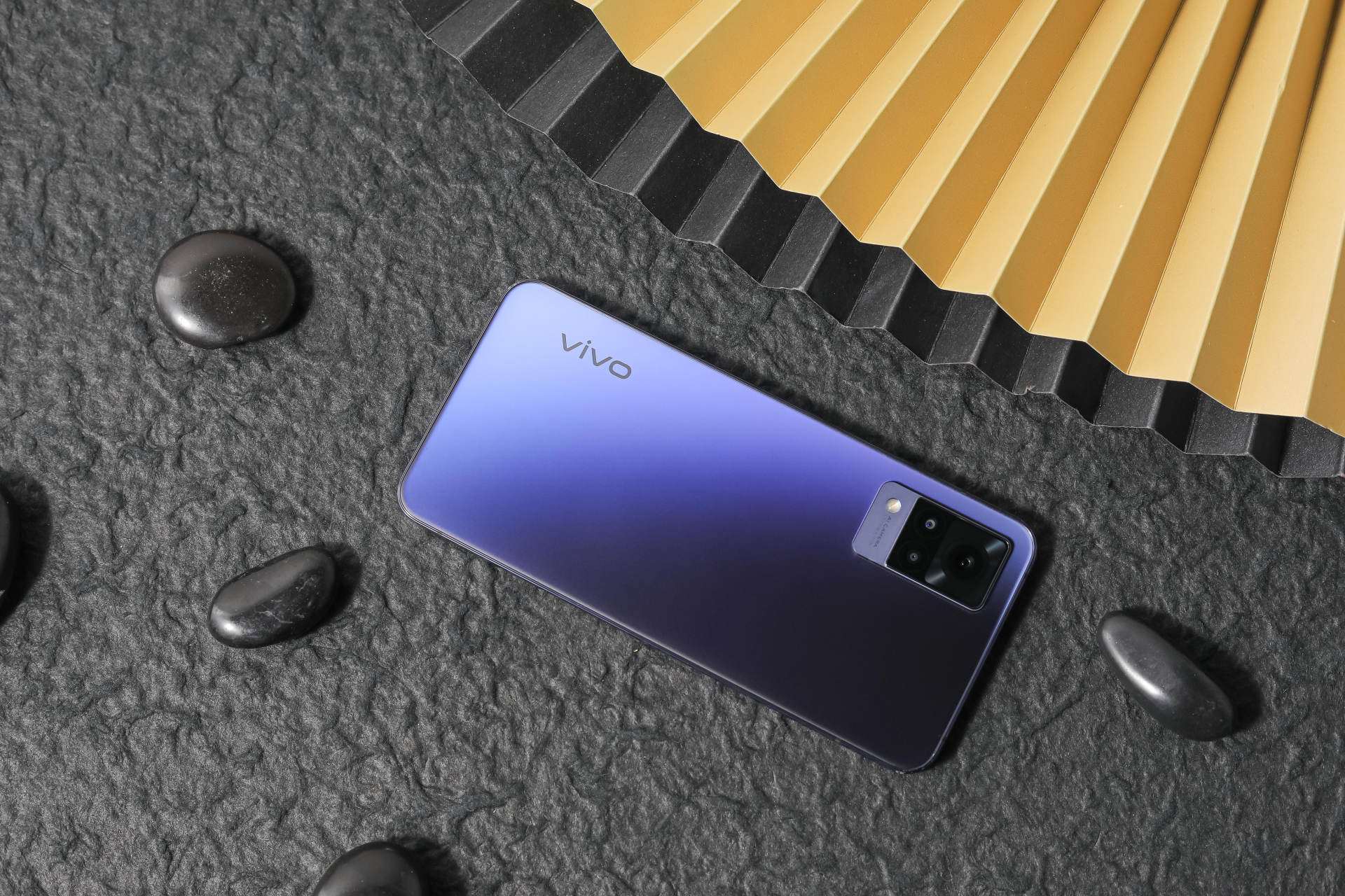 原相机完胜第三方美颜相机vivos9自拍表现堪称无可挑剔