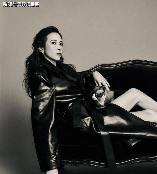 原创51岁莫文蔚身材迷人宛如少女化身猫女十分抢眼