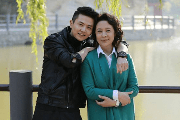 国家一级演员刘佳,出道40年零绯闻,老公身份显赫却少有人知!