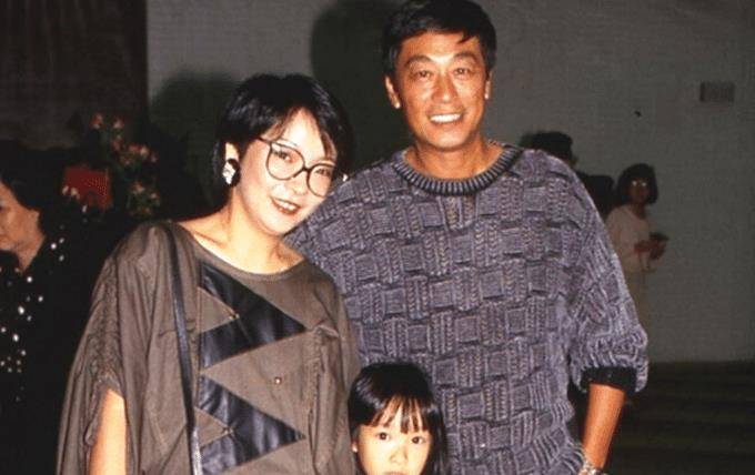 曾慕雪还大赞继父耐性超级大,很疼爱妈妈邓拱璧,令自己可以很好地容纳