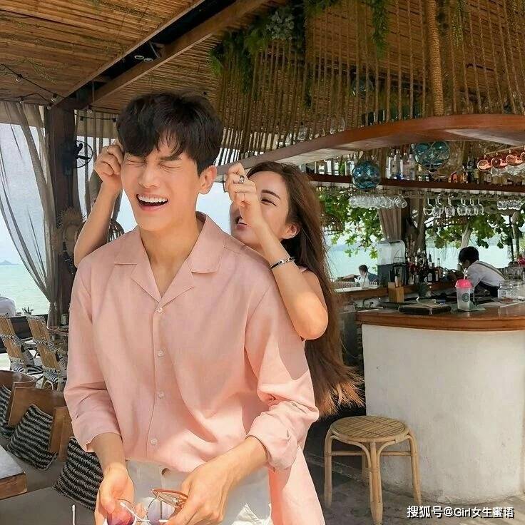 女生偷偷看5个撩男小秘诀成功拉近暧昧距离撩到ta忍不住对你心动