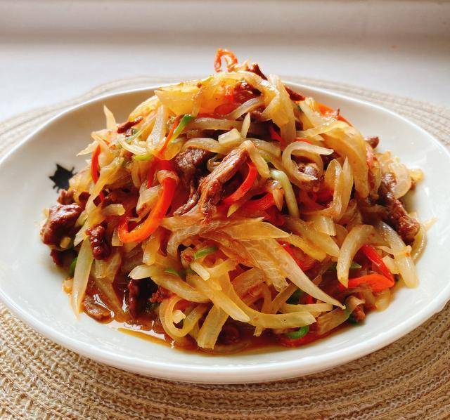 芹菜炒红萝卜炒牛肉 5e22753ee476414694841937d1f56b9c.jpeg