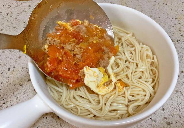 怎么做西红柿面条最好吃 2d5bfde91c60485691818673cb4d7f7c.jpeg