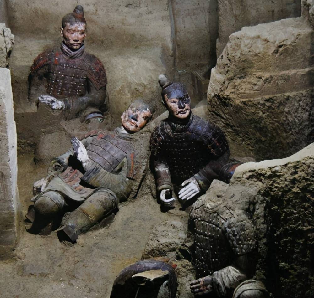 汉墓出土一种瞬间消失的文物,幸好手快,留下唯一一张照片_兵马俑