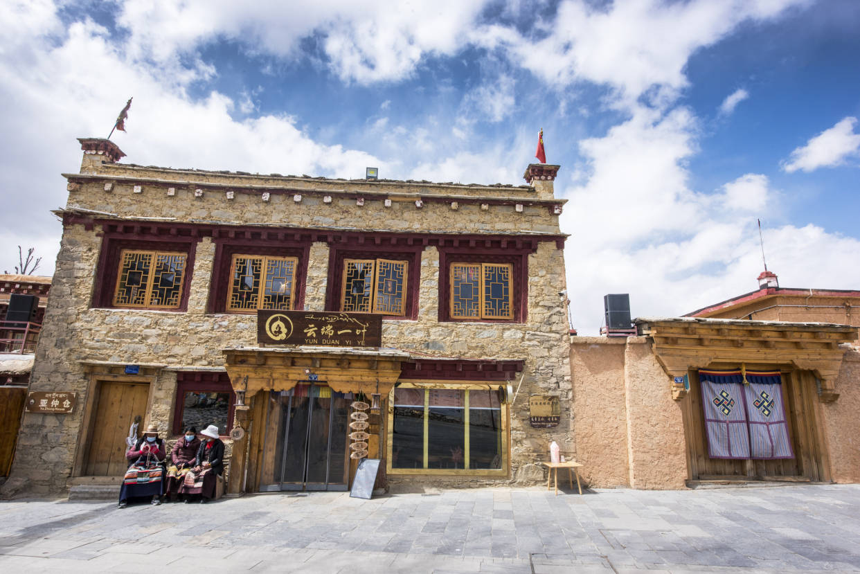 原创四川理塘世界海拔最高的县城隐世而美丽因丁真成热门旅游地