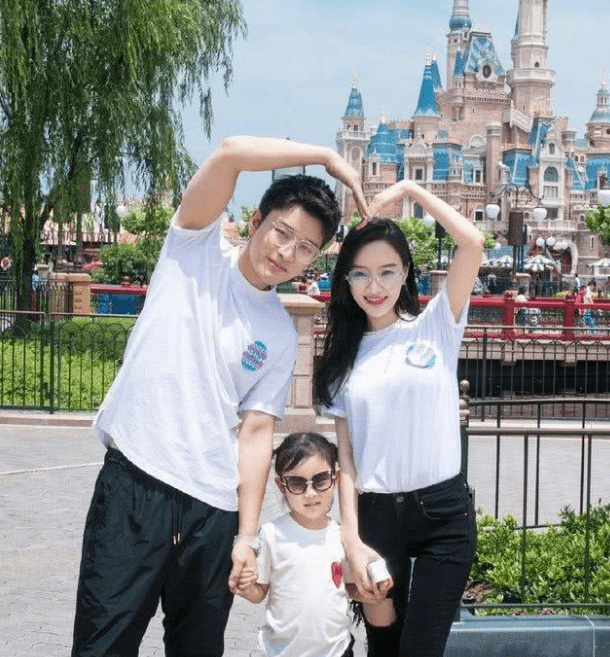 越来越不明白 贾乃亮这是原谅李小璐了吗
