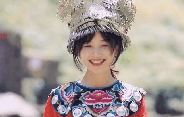 5月2日,有网友在社交平台上晒出央视主持人王冰冰