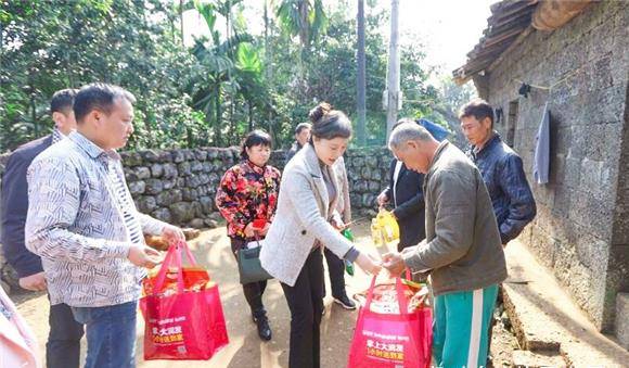 无知少女升迁记:大胆选做选调生,被迫实现三连跳,3年任副县长_林菲